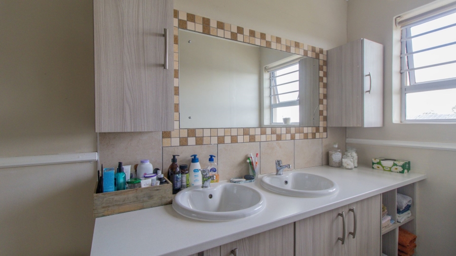 3 Bedroom Property for Sale in Hartebeesfontein Western Cape